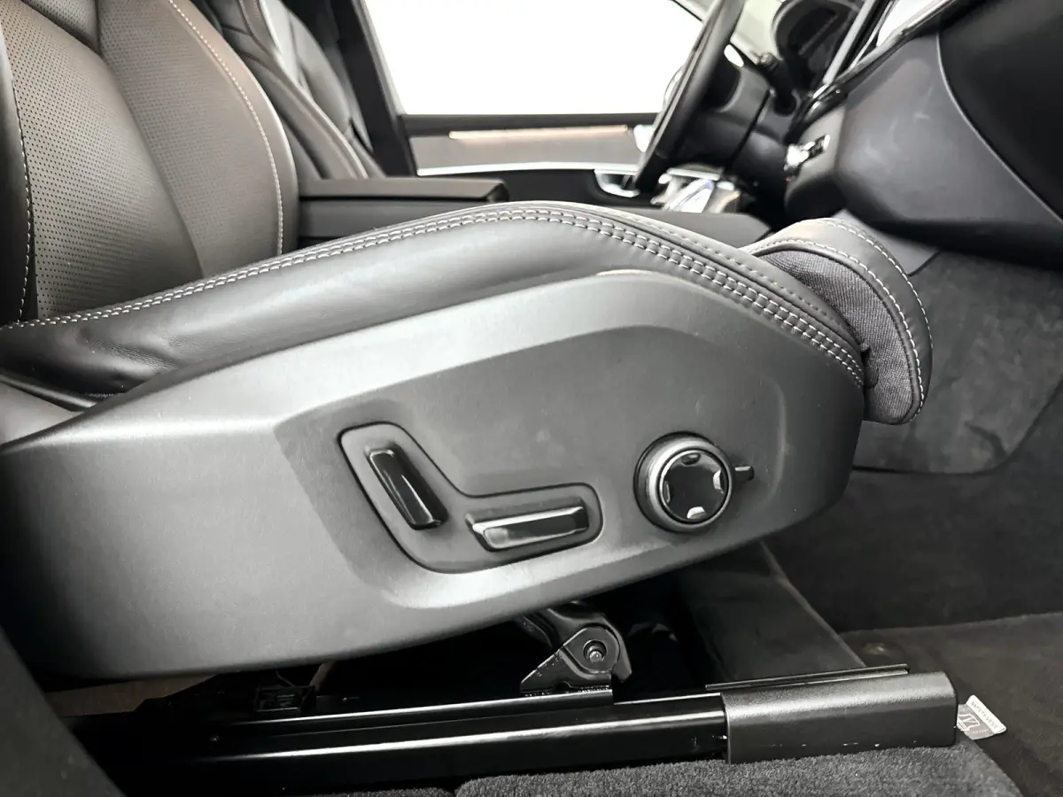 T8 Plug-in hybrid AWD Ultra Dark | SOH 100% | Panoramadak | 360° camera | Bowers & Wilkins | Luchtvering | Head-up display | Stoelventilatie | Trekhaak