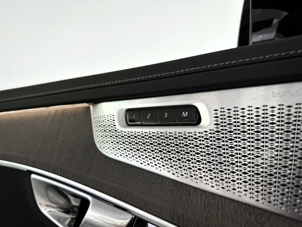 T8 Plug-in hybrid AWD Ultra Dark | SOH 100% | Panoramadak | 360° camera | Bowers & Wilkins | Luchtvering | Head-up display | Stoelventilatie | Trekhaak