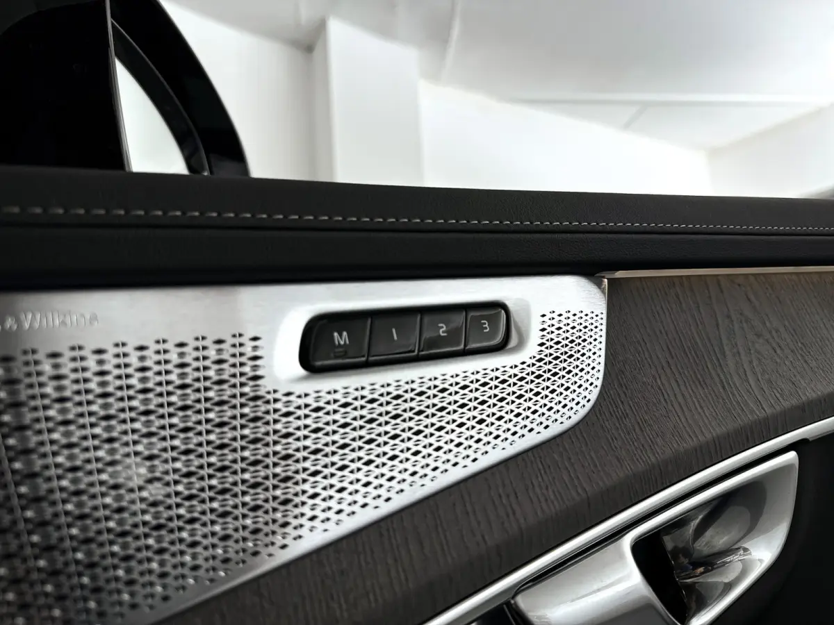 T8 Plug-in hybrid AWD Ultra Dark | SOH 100% | Panoramadak | 360° camera | Bowers & Wilkins | Luchtvering | Head-up display | Stoelventilatie | Trekhaak