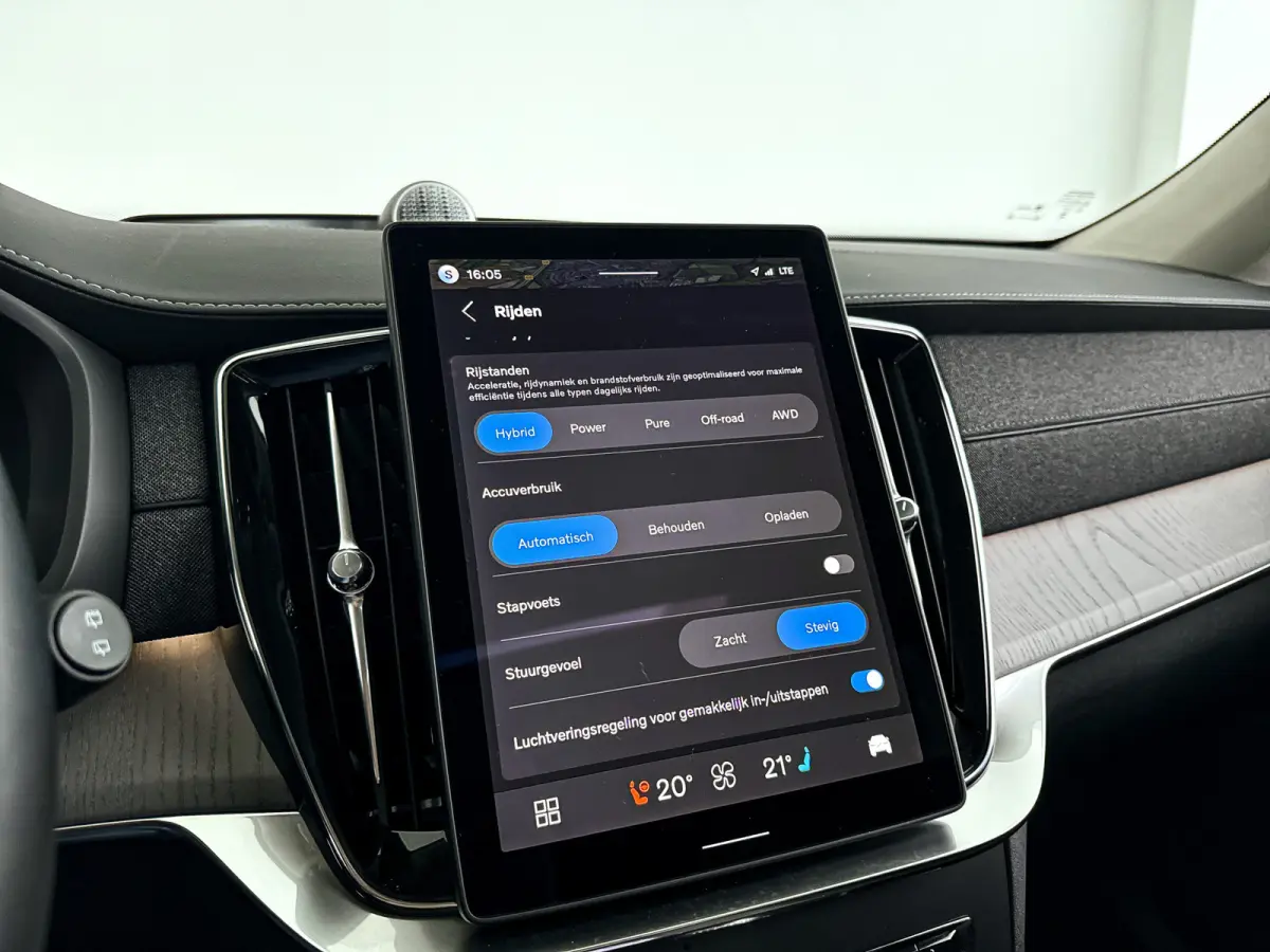 T8 Plug-in hybrid AWD Ultra Dark | SOH 100% | Panoramadak | 360° camera | Bowers & Wilkins | Luchtvering | Head-up display | Stoelventilatie | Trekhaak