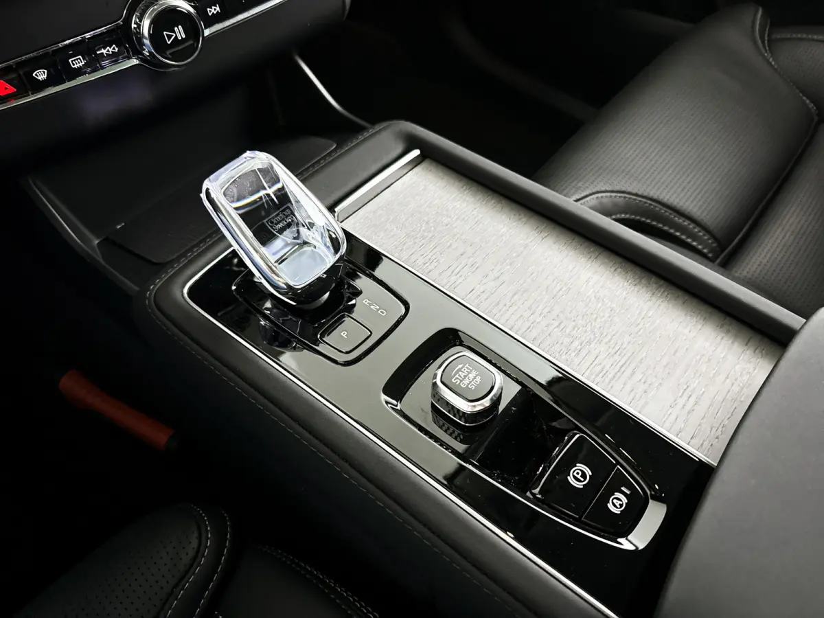 T8 Plug-in hybrid AWD Ultra Dark | SOH 100% | Panoramadak | 360° camera | Bowers & Wilkins | Luchtvering | Head-up display | Stoelventilatie | Trekhaak