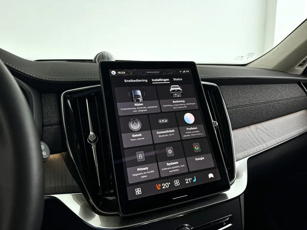 T8 Plug-in hybrid AWD Ultra Dark | SOH 100% | Panoramadak | 360° camera | Bowers & Wilkins | Luchtvering | Head-up display | Stoelventilatie | Trekhaak