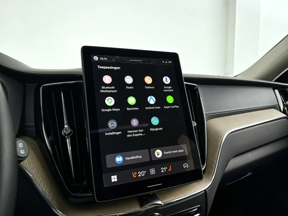 T6 Plug-in hybrid AWD Ultra Dark | SOH 100% | Panoramadak | 360° camera | Luchtvering | Head-up display | Luchtvering | Stoel- en stuurverwarming | Trekhaak