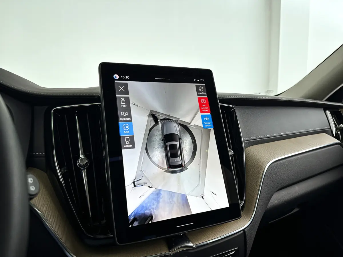 T6 Plug-in hybrid AWD Ultra Dark | SOH 100% | Panoramadak | 360° camera | Luchtvering | Head-up display | Luchtvering | Stoel- en stuurverwarming | Trekhaak