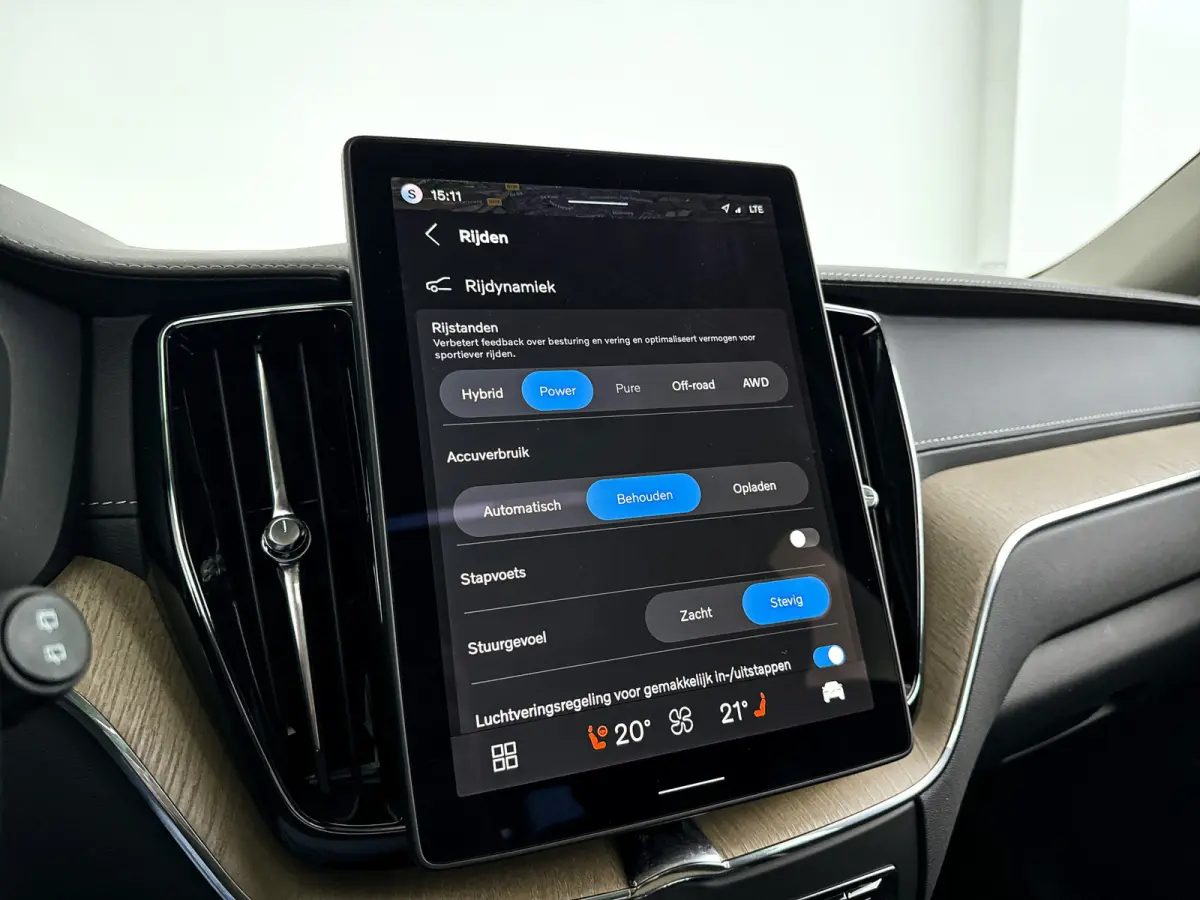 T6 Plug-in hybrid AWD Ultra Dark | SOH 100% | Panoramadak | 360° camera | Luchtvering | Head-up display | Luchtvering | Stoel- en stuurverwarming | Trekhaak
