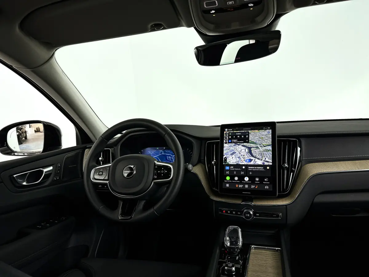 T6 Plug-in hybrid AWD Ultra Dark | SOH 100% | Panoramadak | 360° camera | Luchtvering | Head-up display | Luchtvering | Stoel- en stuurverwarming | Trekhaak