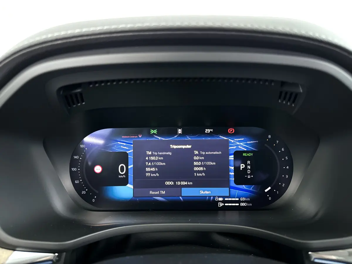 T6 Plug-in hybrid AWD Ultra Dark | SOH 100% | Panoramadak | 360° camera | Luchtvering | Head-up display | Luchtvering | Stoel- en stuurverwarming | Trekhaak