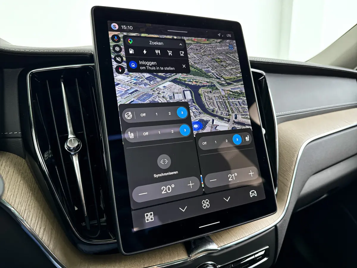 T6 Plug-in hybrid AWD Ultra Dark | SOH 100% | Panoramadak | 360° camera | Luchtvering | Head-up display | Luchtvering | Stoel- en stuurverwarming | Trekhaak