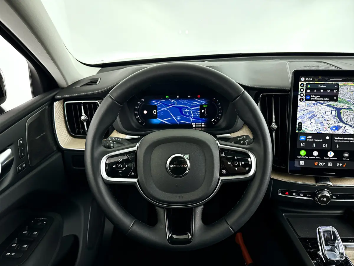 T6 Plug-in hybrid AWD Ultra Dark | SOH 100% | Panoramadak | 360° camera | Luchtvering | Head-up display | Luchtvering | Stoel- en stuurverwarming | Trekhaak