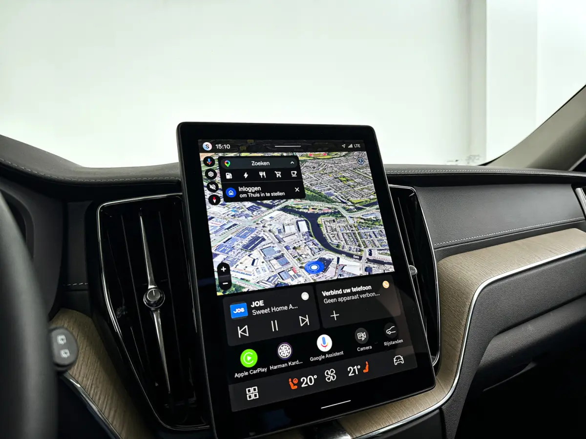T6 Plug-in hybrid AWD Ultra Dark | SOH 100% | Panoramadak | 360° camera | Luchtvering | Head-up display | Luchtvering | Stoel- en stuurverwarming | Trekhaak