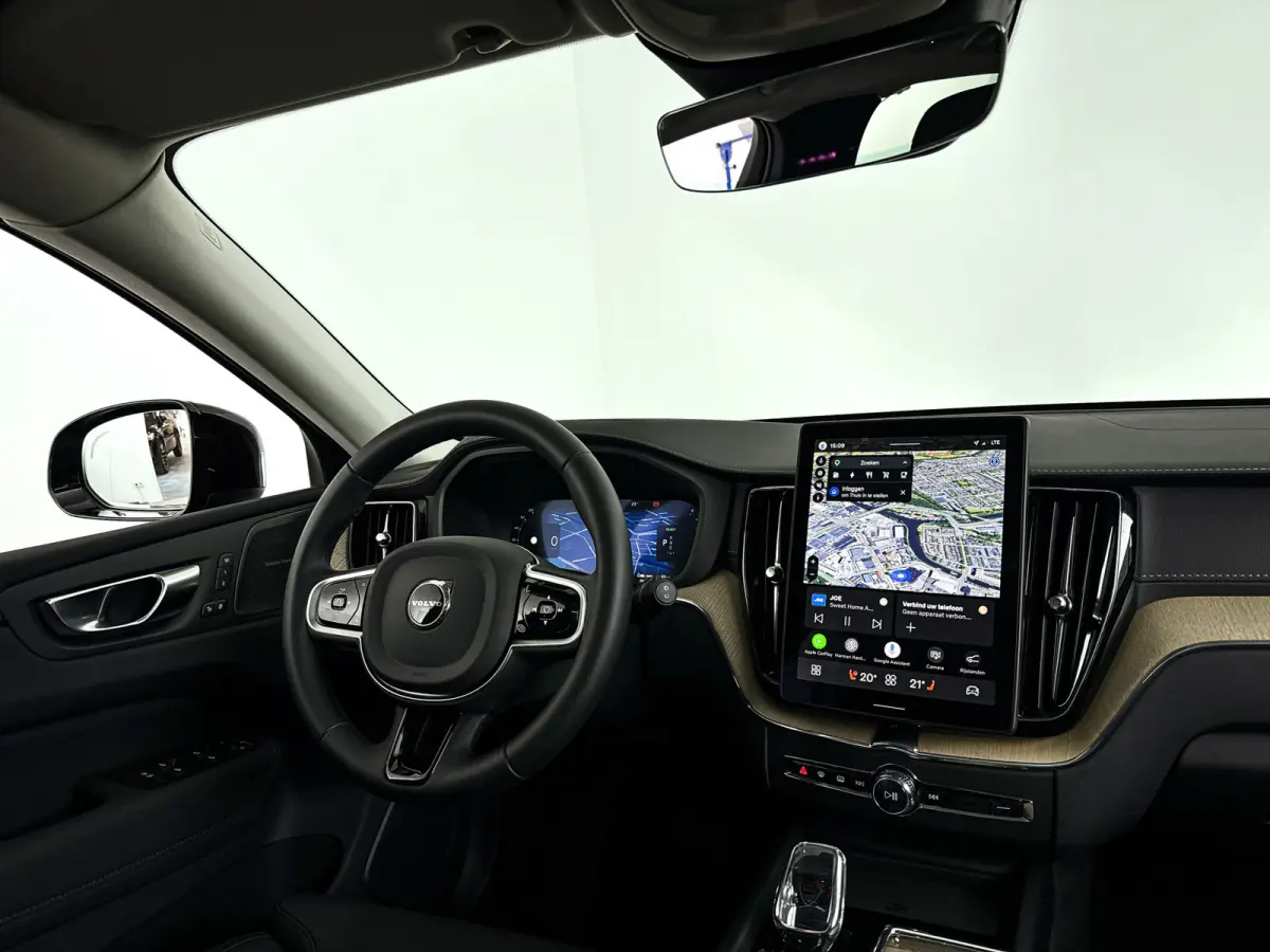 T6 Plug-in hybrid AWD Ultra Dark | SOH 100% | Panoramadak | 360° camera | Luchtvering | Head-up display | Luchtvering | Stoel- en stuurverwarming | Trekhaak