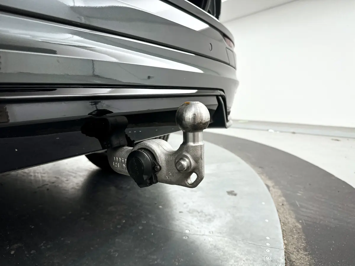 T6 Plug-in hybrid AWD Ultra Dark | SOH 100% | Panoramadak | 360° camera | Luchtvering | Head-up display | Luchtvering | Stoel- en stuurverwarming | Trekhaak