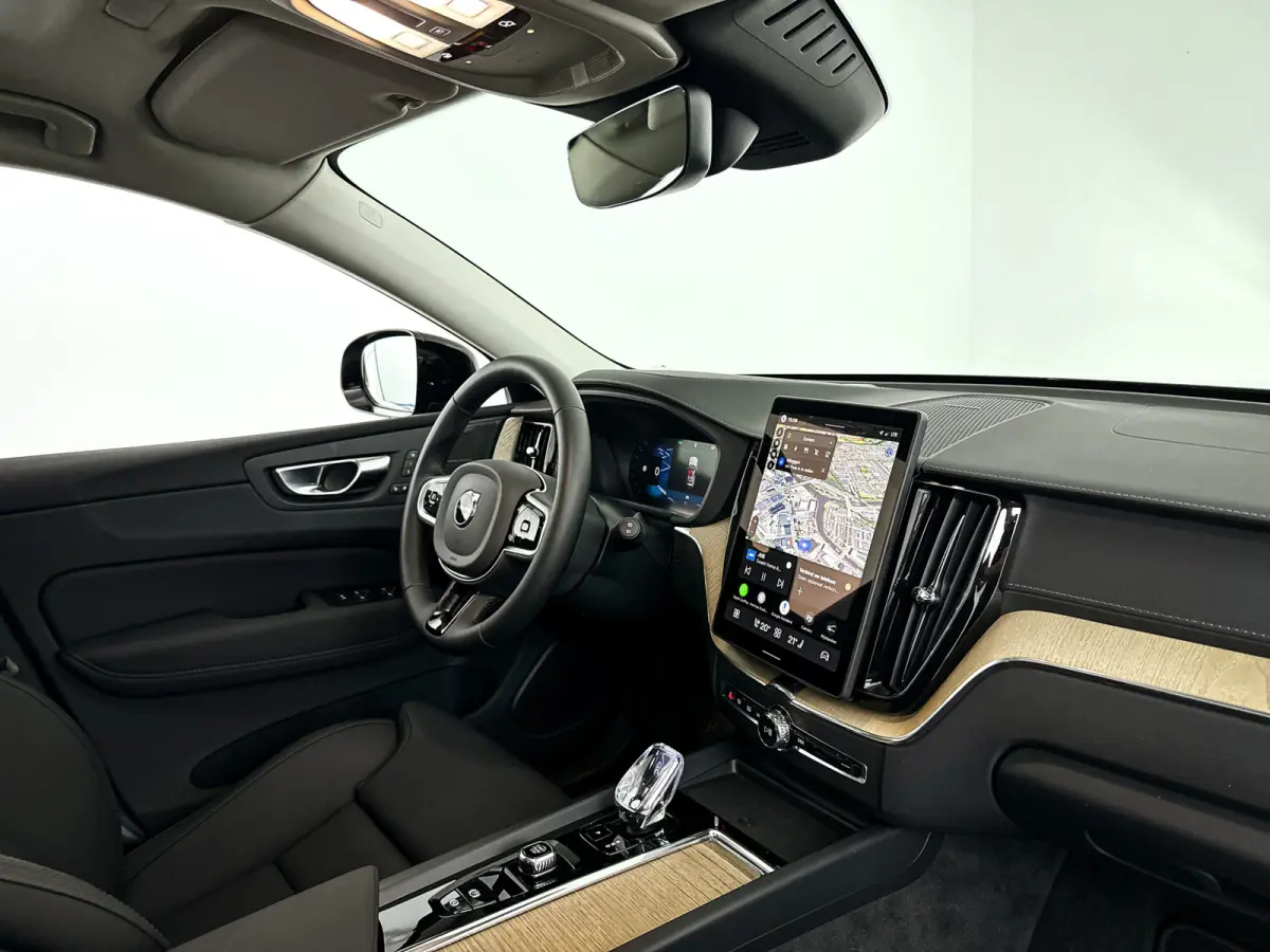 T6 Plug-in hybrid AWD Ultra Dark | SOH 100% | Panoramadak | 360° camera | Luchtvering | Head-up display | Luchtvering | Stoel- en stuurverwarming | Trekhaak