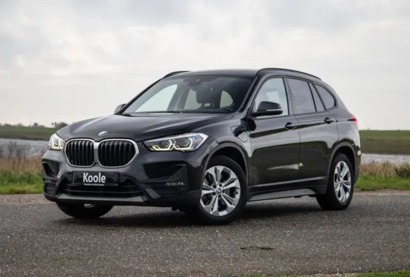 xDrive25e Executive CAMERA / CARPLAY / HEAD UP DISPLAY / LEDER / LED / CRUISE CONTROLE / STOELVERWARMING