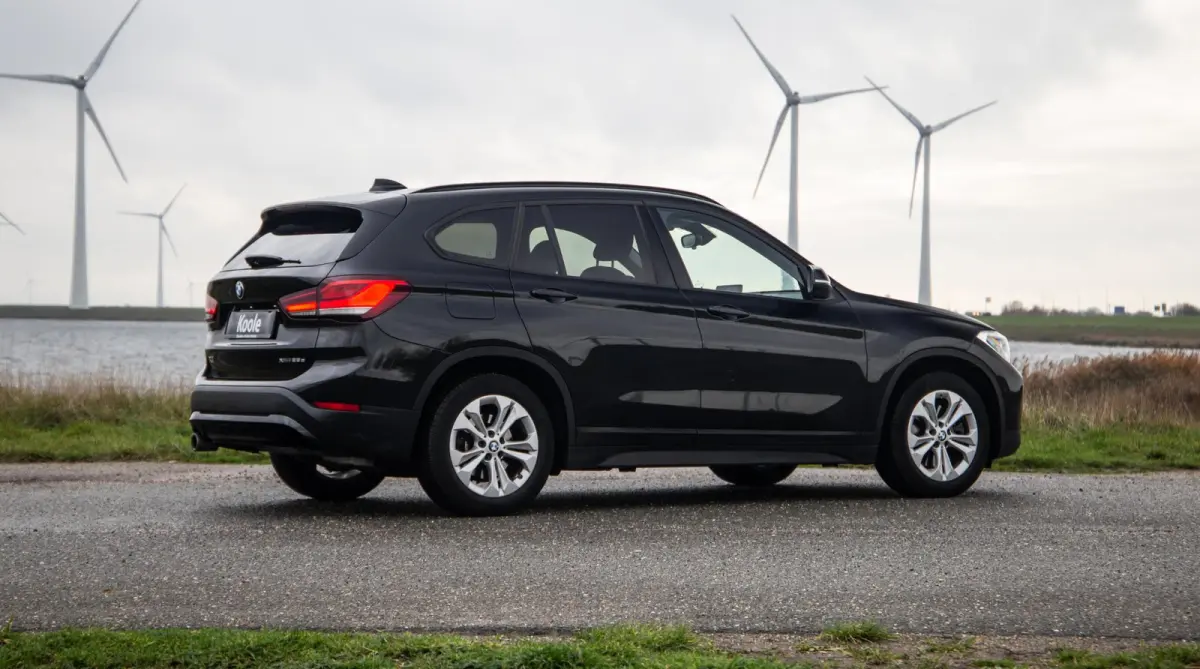 xDrive25e Executive CAMERA / CARPLAY / HEAD UP DISPLAY / LEDER / LED / CRUISE CONTROLE / STOELVERWARMING