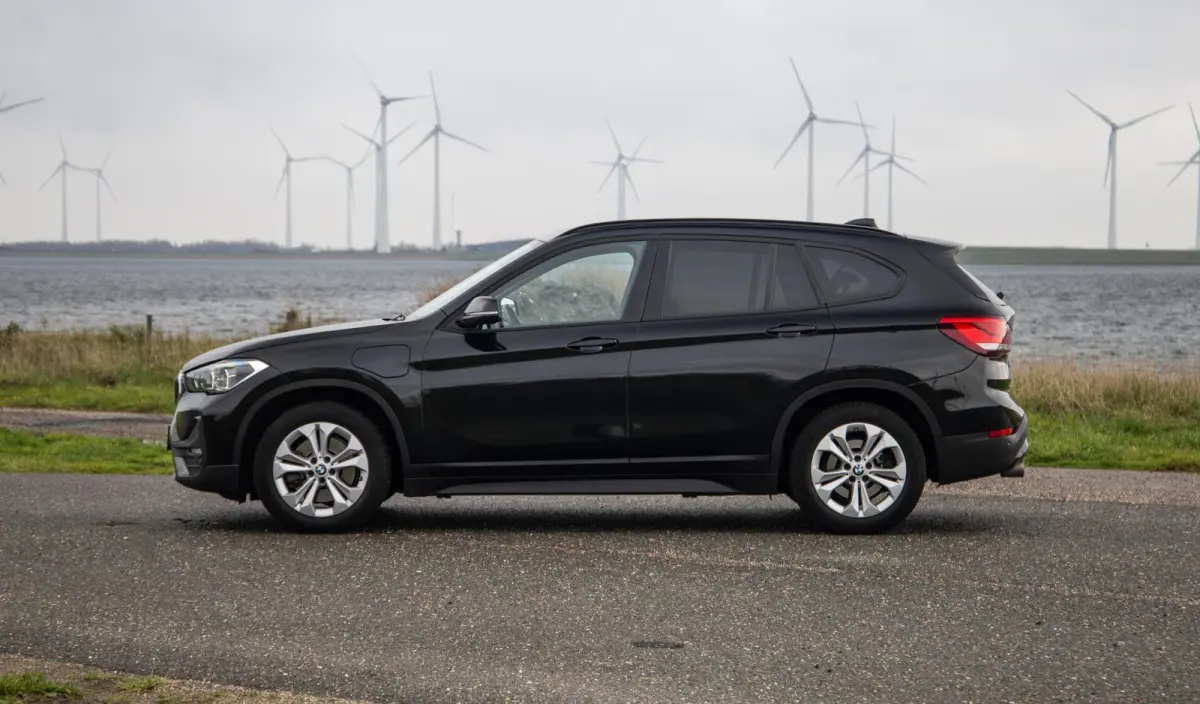 xDrive25e Executive CAMERA / CARPLAY / HEAD UP DISPLAY / LEDER / LED / CRUISE CONTROLE / STOELVERWARMING