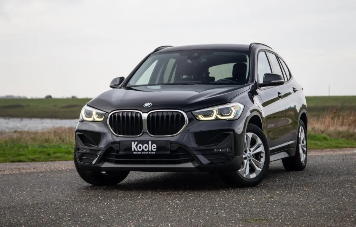 xDrive25e Executive CAMERA / CARPLAY / HEAD UP DISPLAY / LEDER / LED / CRUISE CONTROLE / STOELVERWARMING