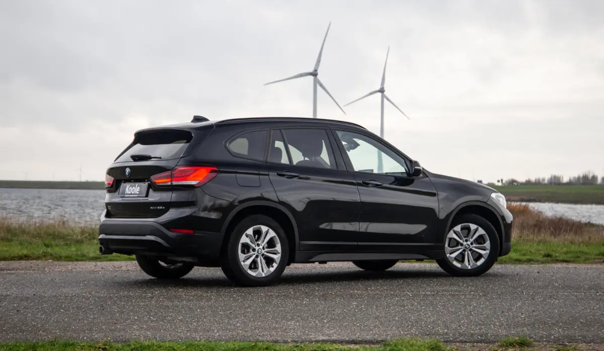xDrive25e Executive CAMERA / CARPLAY / HEAD UP DISPLAY / LEDER / LED / CRUISE CONTROLE / STOELVERWARMING