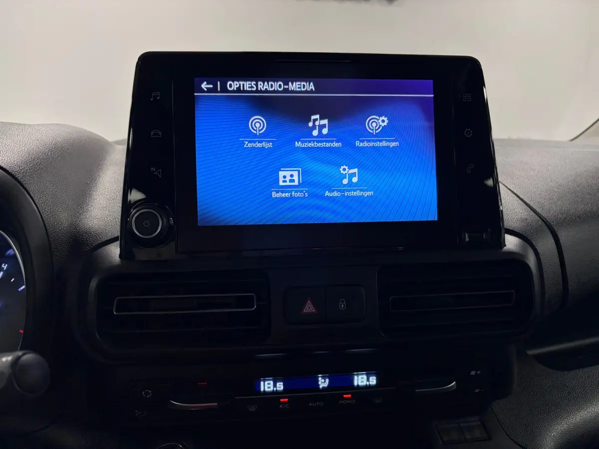 1.2 Turbo L1*5Pers*Design*Panoramadak*PDC*Camera*Navi*Trekhaak*Apple-Carplay*Cruise-Control*