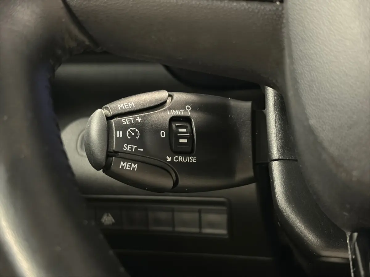 1.2 Turbo L1*5Pers*Design*Panoramadak*PDC*Camera*Navi*Trekhaak*Apple-Carplay*Cruise-Control*
