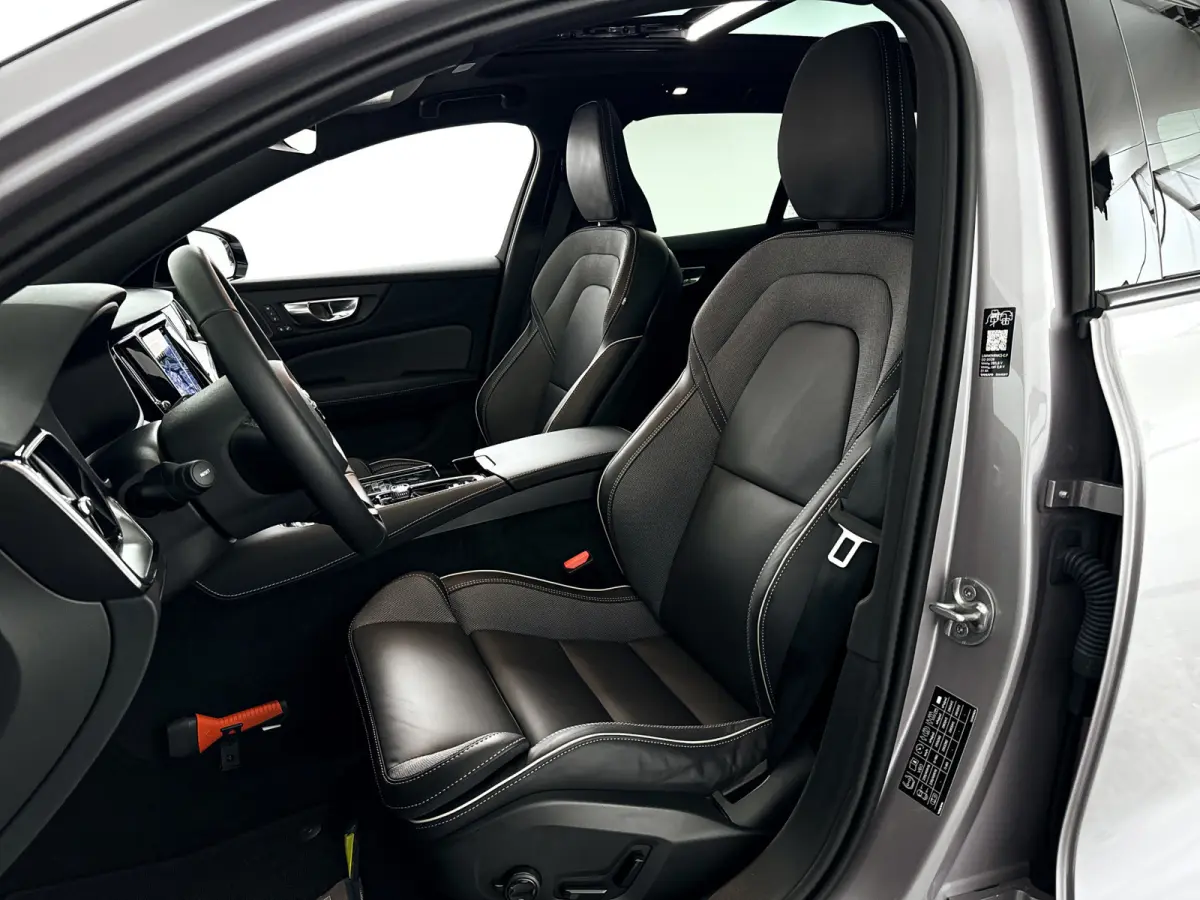 T8 Plug-in hybrid AWD Plus Dark | SOH 100% | Panoramadak | 360° camera | Head-up display | Harman Kardon | Stoel- en stuurverwarming | Trekhaak