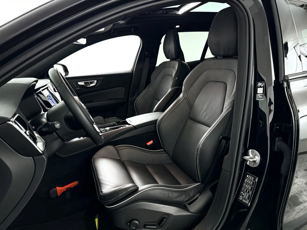 T8 Plug-in hybrid AWD Plus Dark | SOH 100% | Panoramadak | 360° camera | Head-up display | Harman Kardon | Stoel- en stuurverwarming | Trekhaak