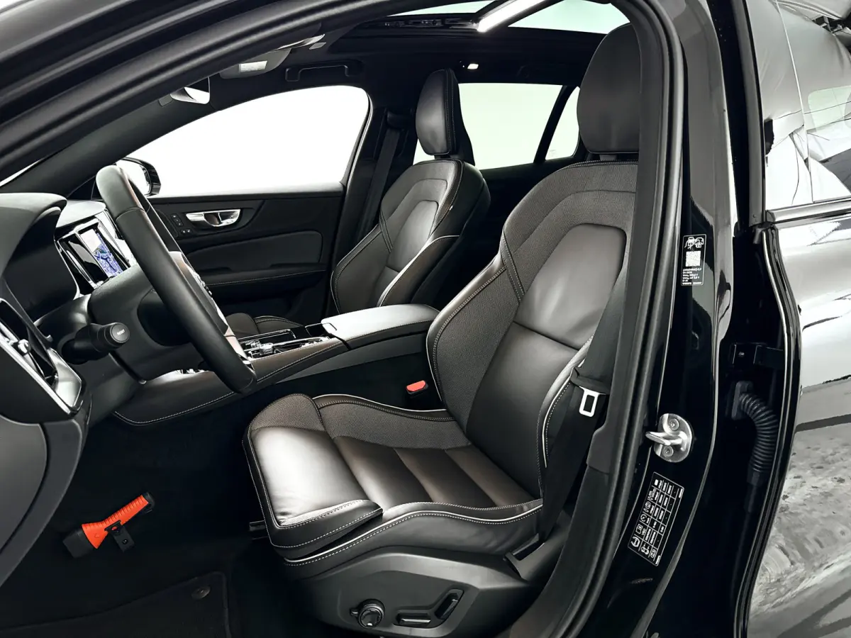 T8 Plug-in hybrid AWD Plus Dark | SOH 100% | Panoramadak | 360° camera | Head-up display | Harman Kardon | Stoel- en stuurverwarming | Trekhaak