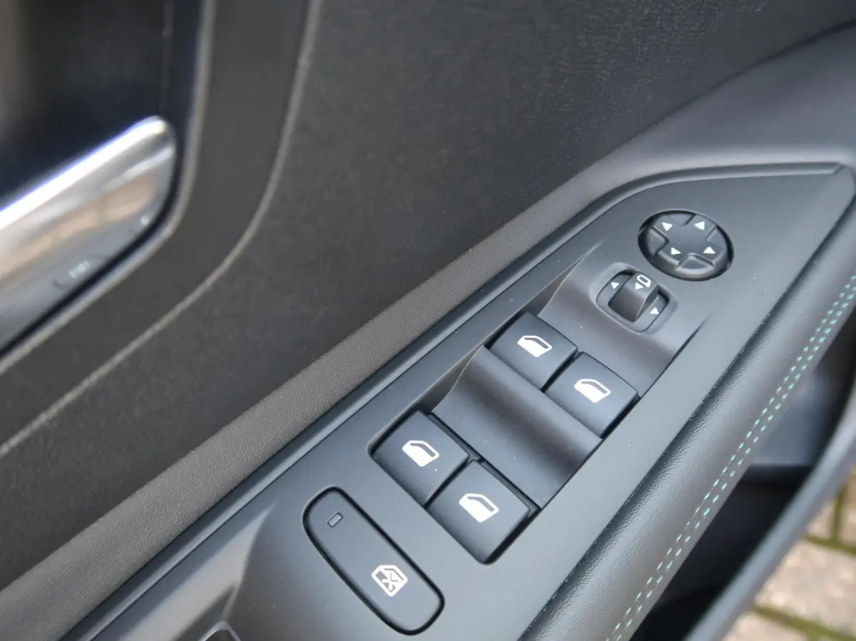 1.6 HYbrid 360CAMERA|DODEHOEK|NAVIGATIE|CARPLAY|RIJSTROOK|AIRCO|ZEER MOOI