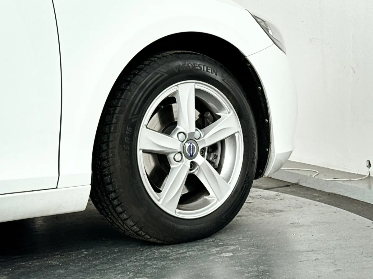 2.0 T2 Nordic | Park assist | Airco | Cruise control