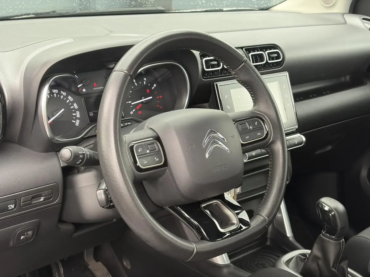 1.2 PureTech Feel ✓1e Eigenaar✓Nieuwe D-riem✓Draadloze telefoonlader✓Carplay✓Navi✓Clima✓Cruise ✓Pdc✓Lm velgen✓Net beurt gehad✓Rijstrooksensor✓N.A.P✓Apk tot 09-2027