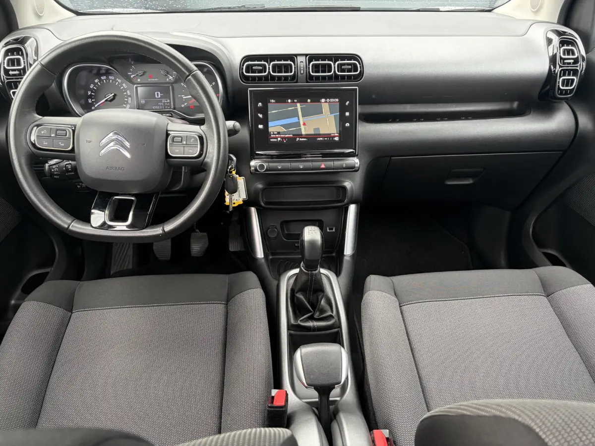 1.2 PureTech Feel ✓1e Eigenaar✓Nieuwe D-riem✓Draadloze telefoonlader✓Carplay✓Navi✓Clima✓Cruise ✓Pdc✓Lm velgen✓Net beurt gehad✓Rijstrooksensor✓N.A.P✓Apk tot 09-2027
