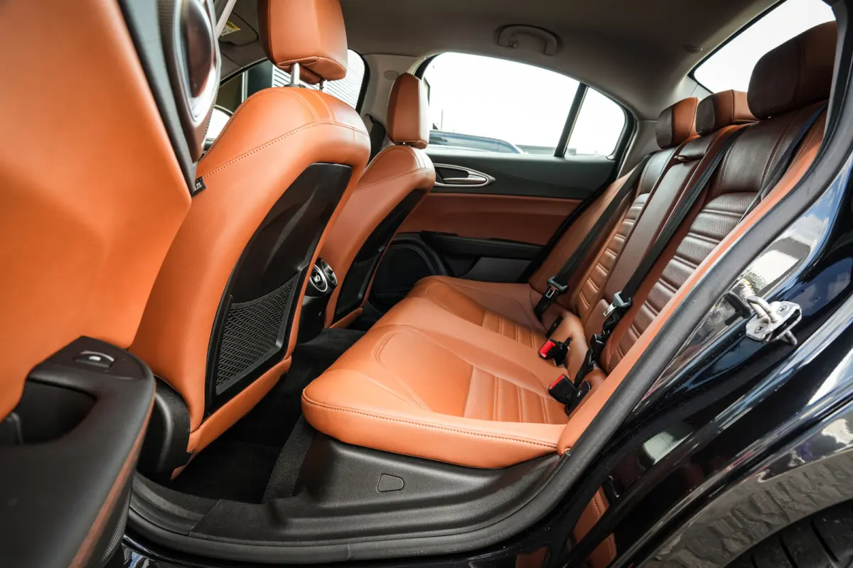 2.0T Super | Org. NL | Veloce pack | ACC | Leder | CarPlay | Navi | Stoelverw. | Metallic |