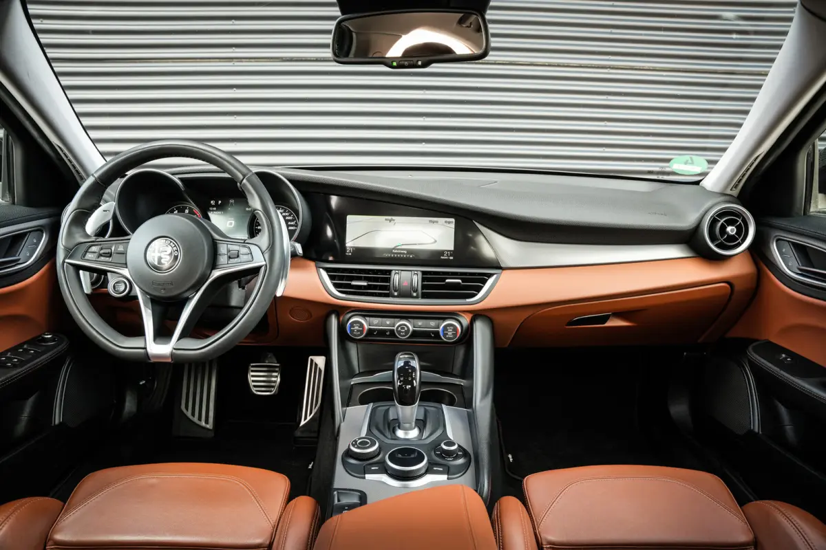 2.0T Super | Org. NL | Veloce pack | ACC | Leder | CarPlay | Navi | Stoelverw. | Metallic |