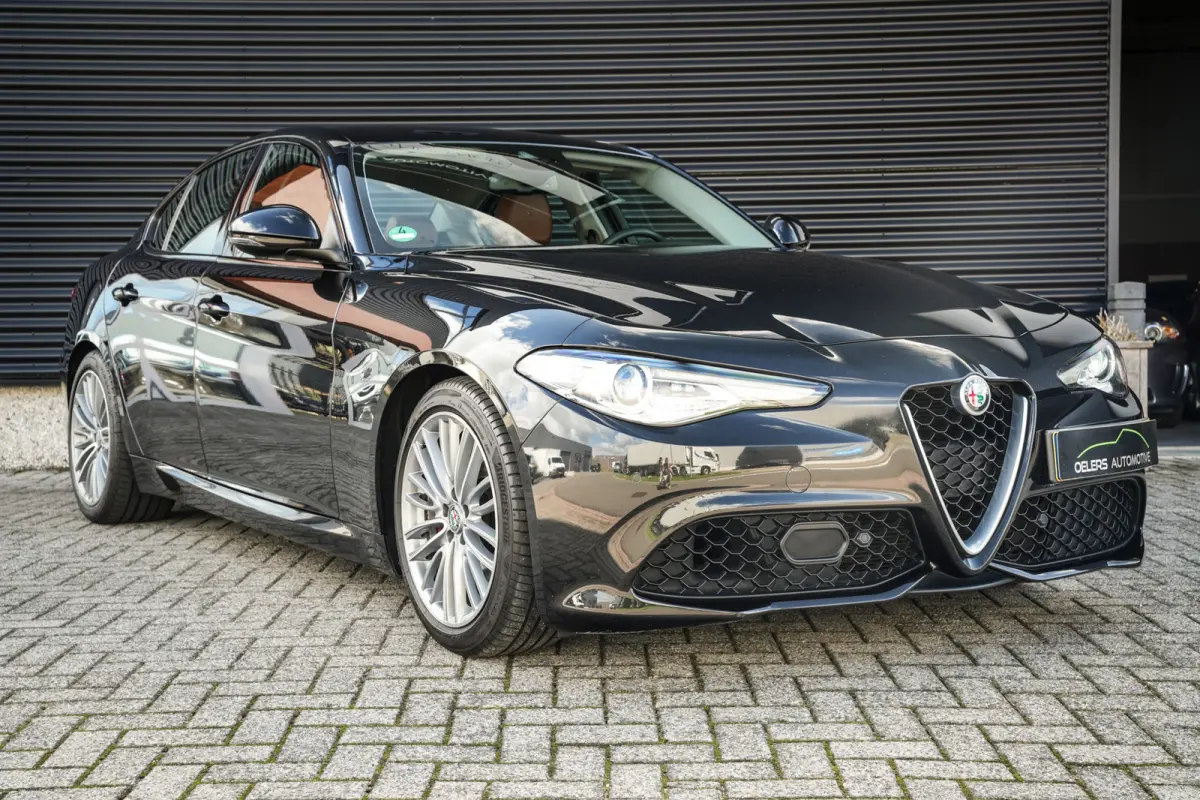 2.0T Super | Org. NL | Veloce pack | ACC | Leder | CarPlay | Navi | Stoelverw. | Metallic |