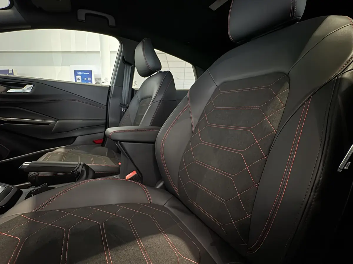 1.0 EcoBoost ST-Line X | AUTOMAAT | WINTER PACK | CAMERA | NAVI | B&O AUDIO | SNEL LEVERBAAR! |
