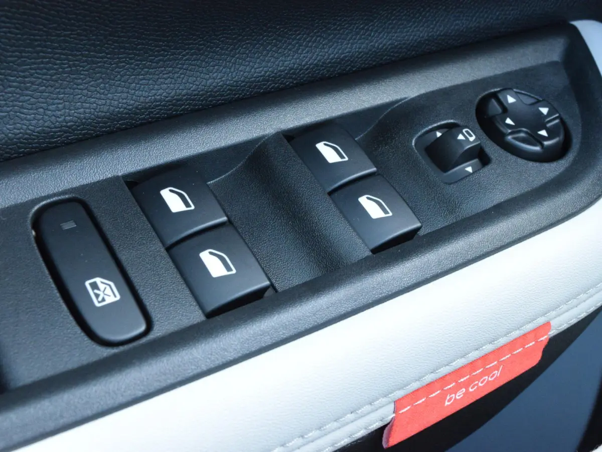 1.2 Hybrid 110pk MAX | AUTOMAAT | WIT DAK | PARKEERSENSOREN MET CAMERA | CLIMATE CONTROL | NAVI | CARPLAY