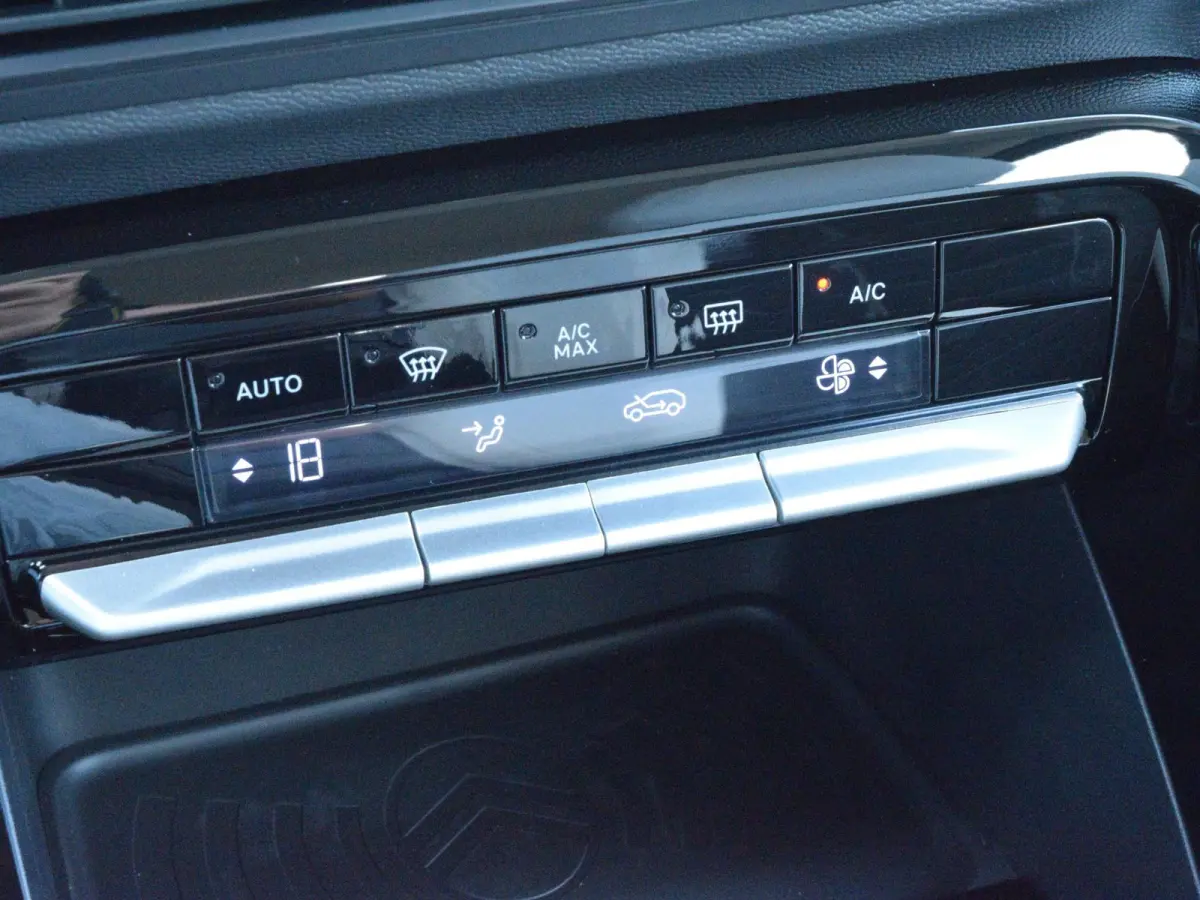 1.2 Hybrid 110pk MAX | AUTOMAAT | WIT DAK | PARKEERSENSOREN MET CAMERA | CLIMATE CONTROL | NAVI | CARPLAY