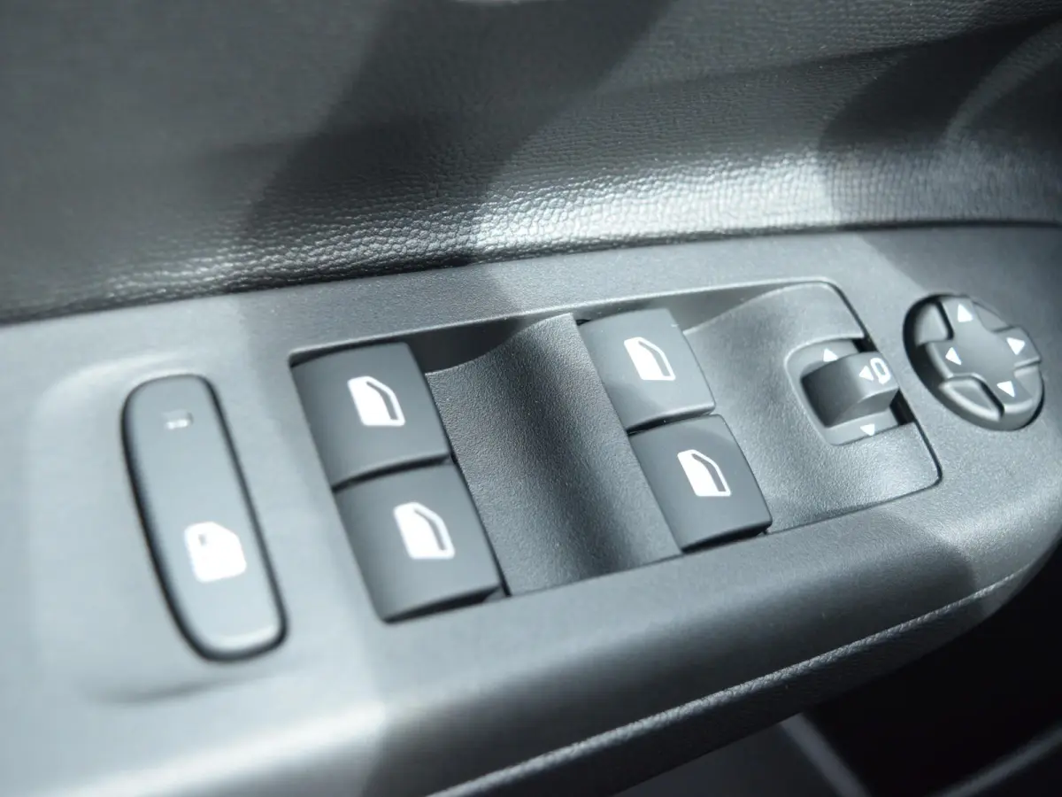 1.2 Turbo Hybrid Business Edition