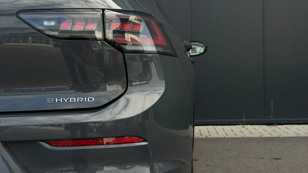 204pk 1.5 eHybrid Style Edition | Trekhaak | Adaptive Cruise | Camera | Carplay | ErgoComfort Stoel |