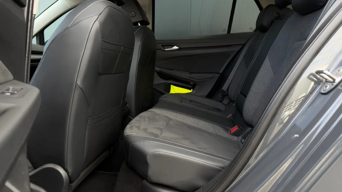 204pk 1.5 eHybrid Style Edition | Trekhaak | Adaptive Cruise | Camera | Carplay | ErgoComfort Stoel |