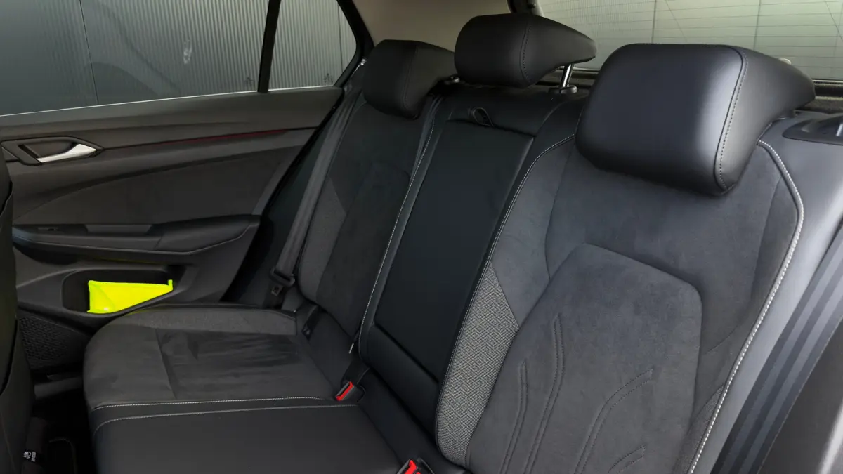 204pk 1.5 eHybrid Style Edition | Trekhaak | Adaptive Cruise | Camera | Carplay | ErgoComfort Stoel |