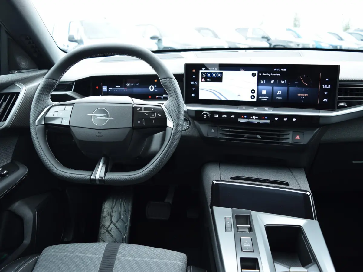 1.2 Turbo Hybrid Business Edition | AUTOMAAT | 145 PK | PANORAMISCH GLAZEN SCHUIFDAK | TECHNOLOGIE PLUS PAKKET | COMFORT PLUS PAKKET