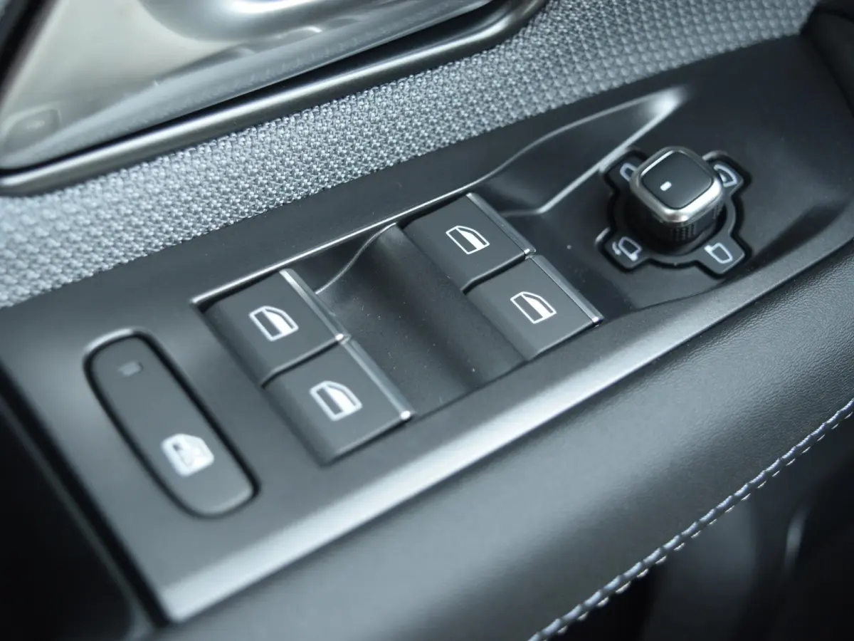1.2 Turbo Hybrid Business Edition | AUTOMAAT | 145 PK | PANORAMISCH GLAZEN SCHUIFDAK | TECHNOLOGIE PLUS PAKKET | COMFORT PLUS PAKKET