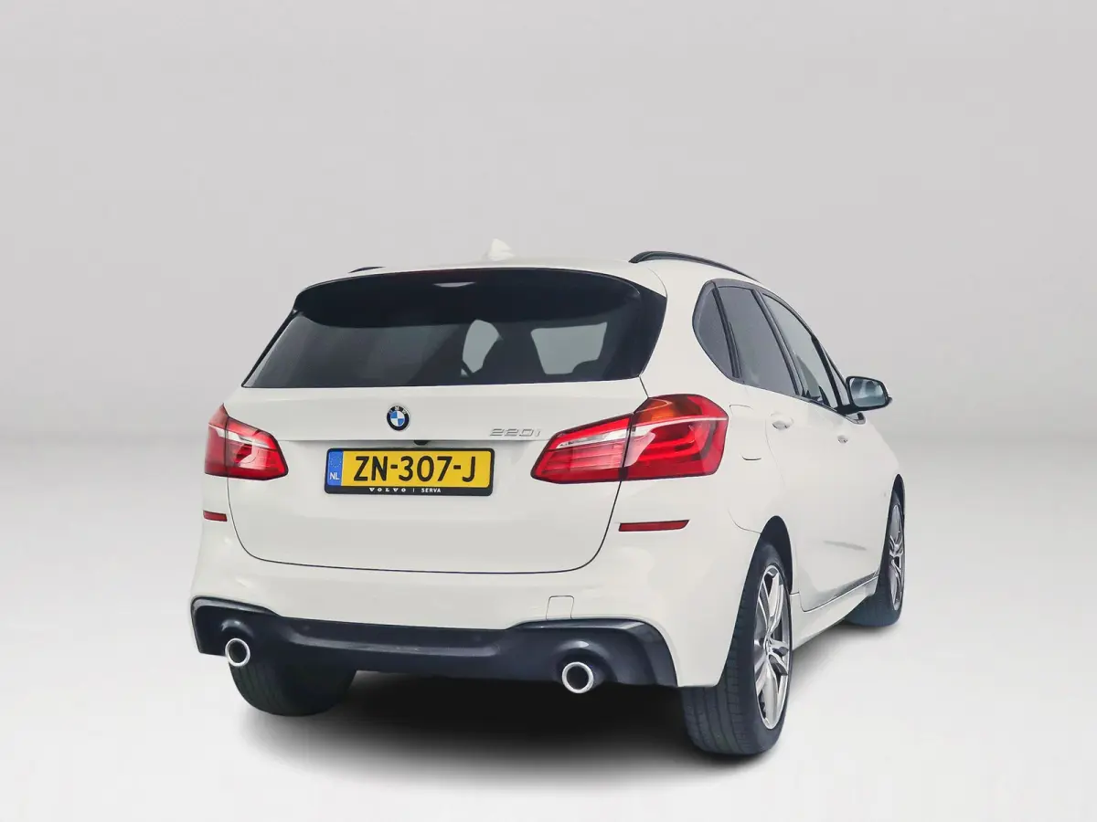 220i High Executive | Parkeercamera | Keyless | Head-up display | Stoel- en stuurverwarming