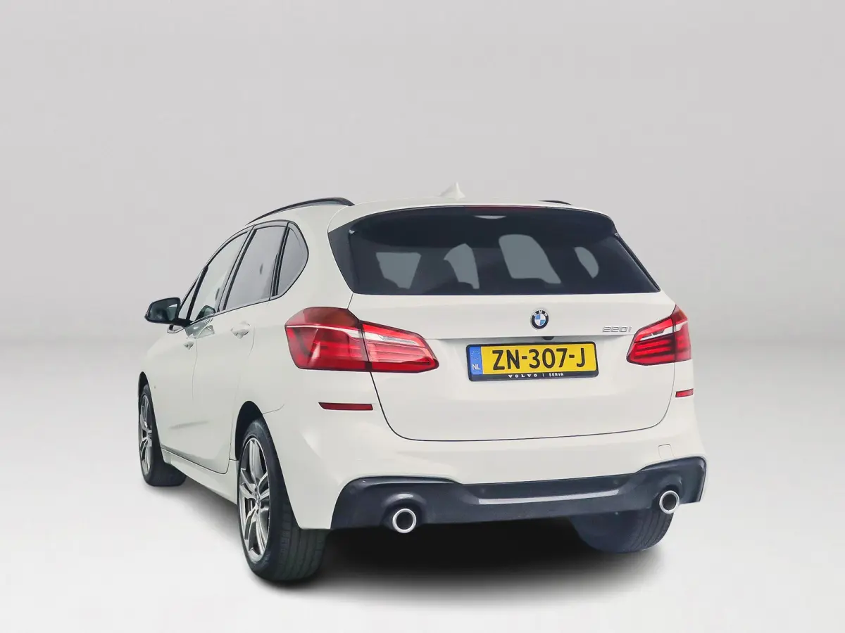 220i High Executive | Parkeercamera | Keyless | Head-up display | Stoel- en stuurverwarming