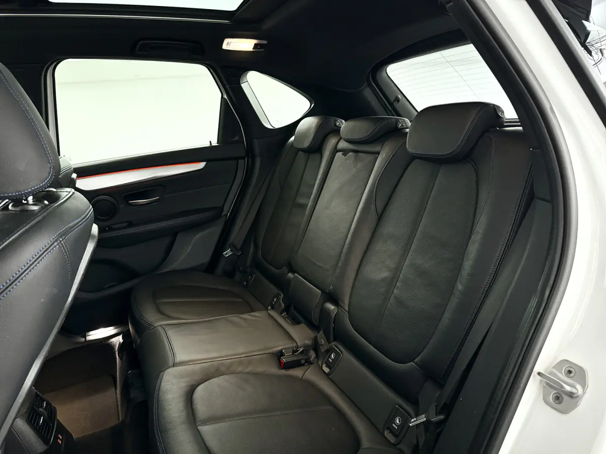 220i High Executive | Parkeercamera | Keyless | Head-up display | Stoel- en stuurverwarming
