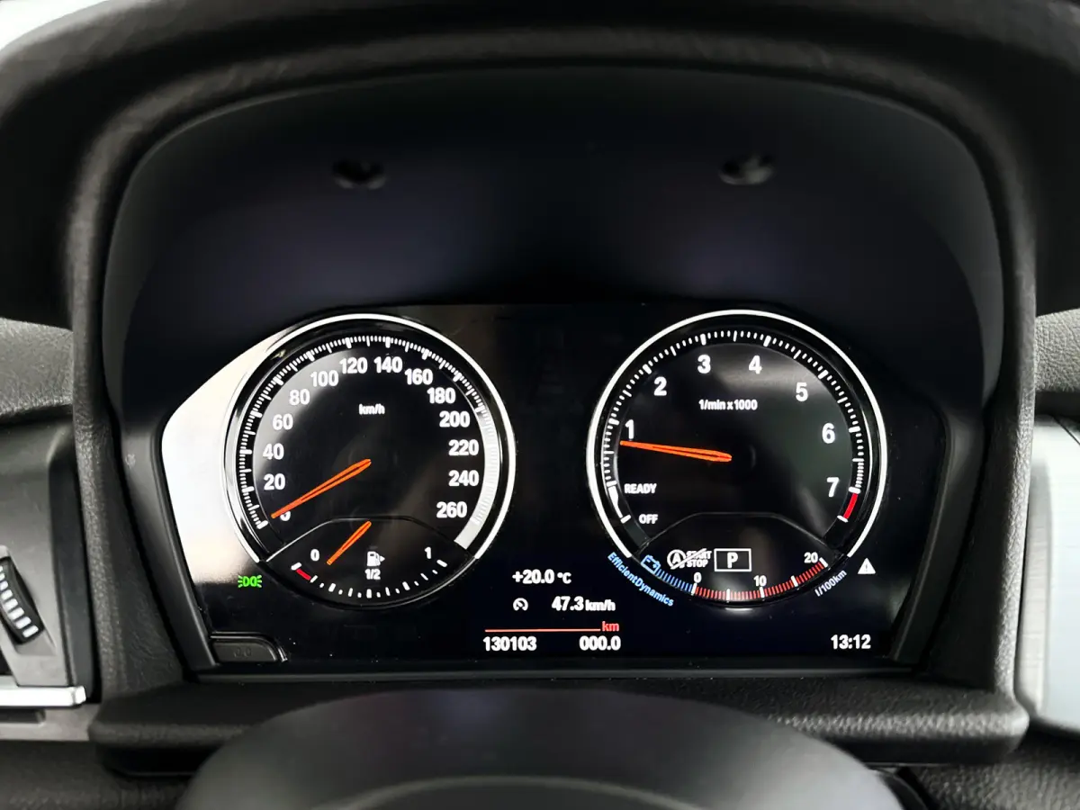 220i High Executive | Parkeercamera | Keyless | Head-up display | Stoel- en stuurverwarming