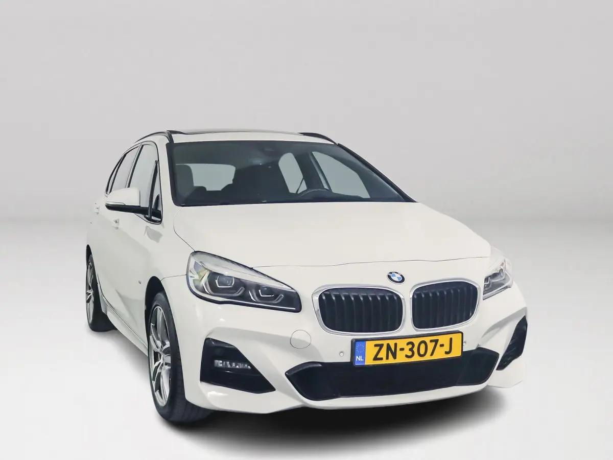 220i High Executive | Parkeercamera | Keyless | Head-up display | Stoel- en stuurverwarming