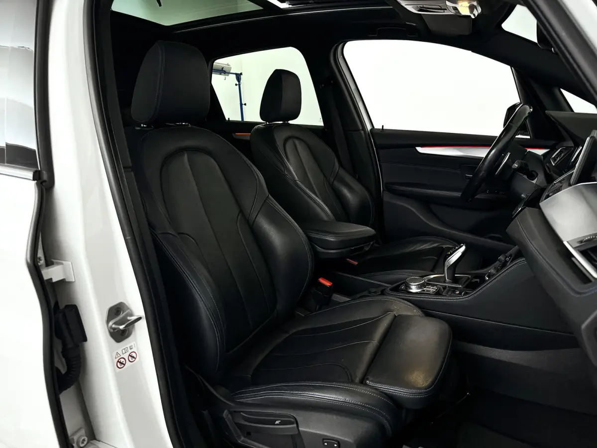 220i High Executive | Parkeercamera | Keyless | Head-up display | Stoel- en stuurverwarming