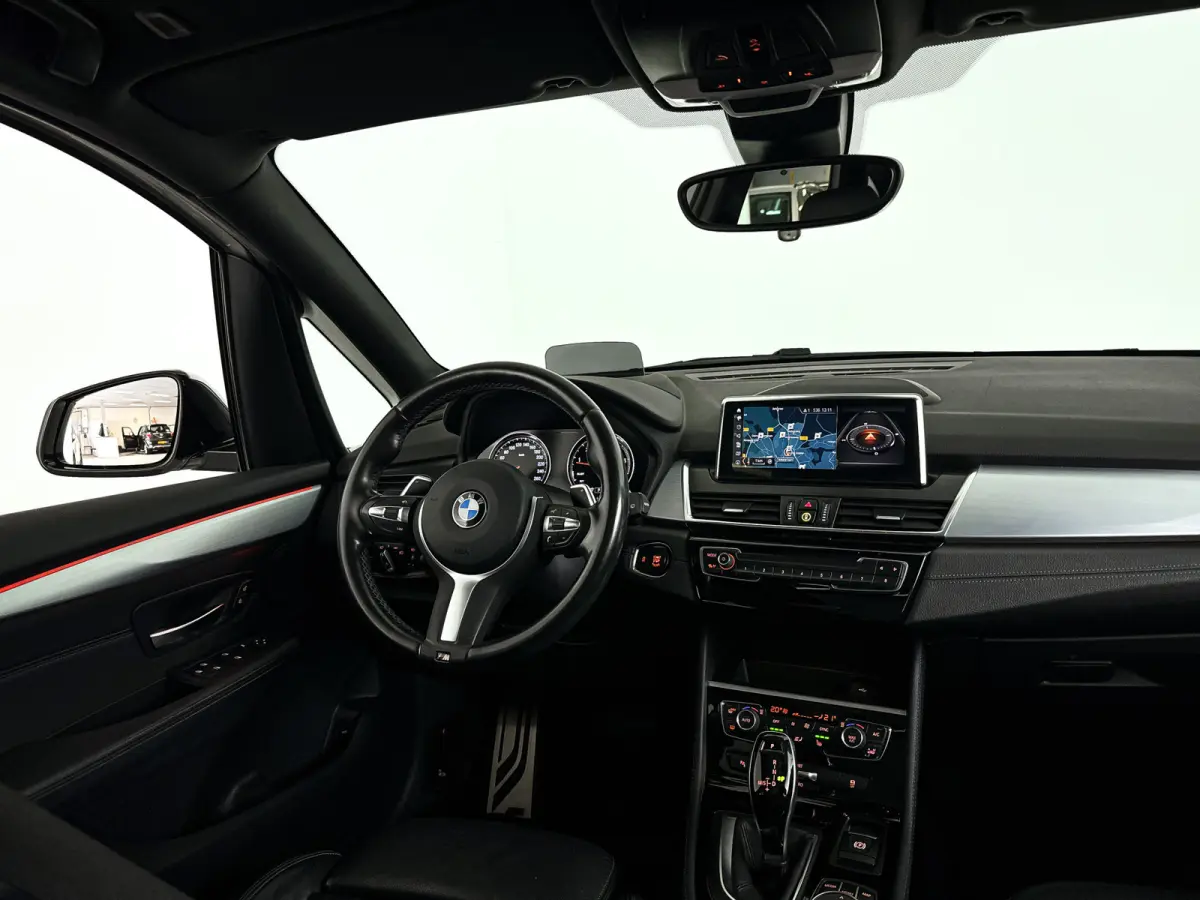 220i High Executive | Parkeercamera | Keyless | Head-up display | Stoel- en stuurverwarming